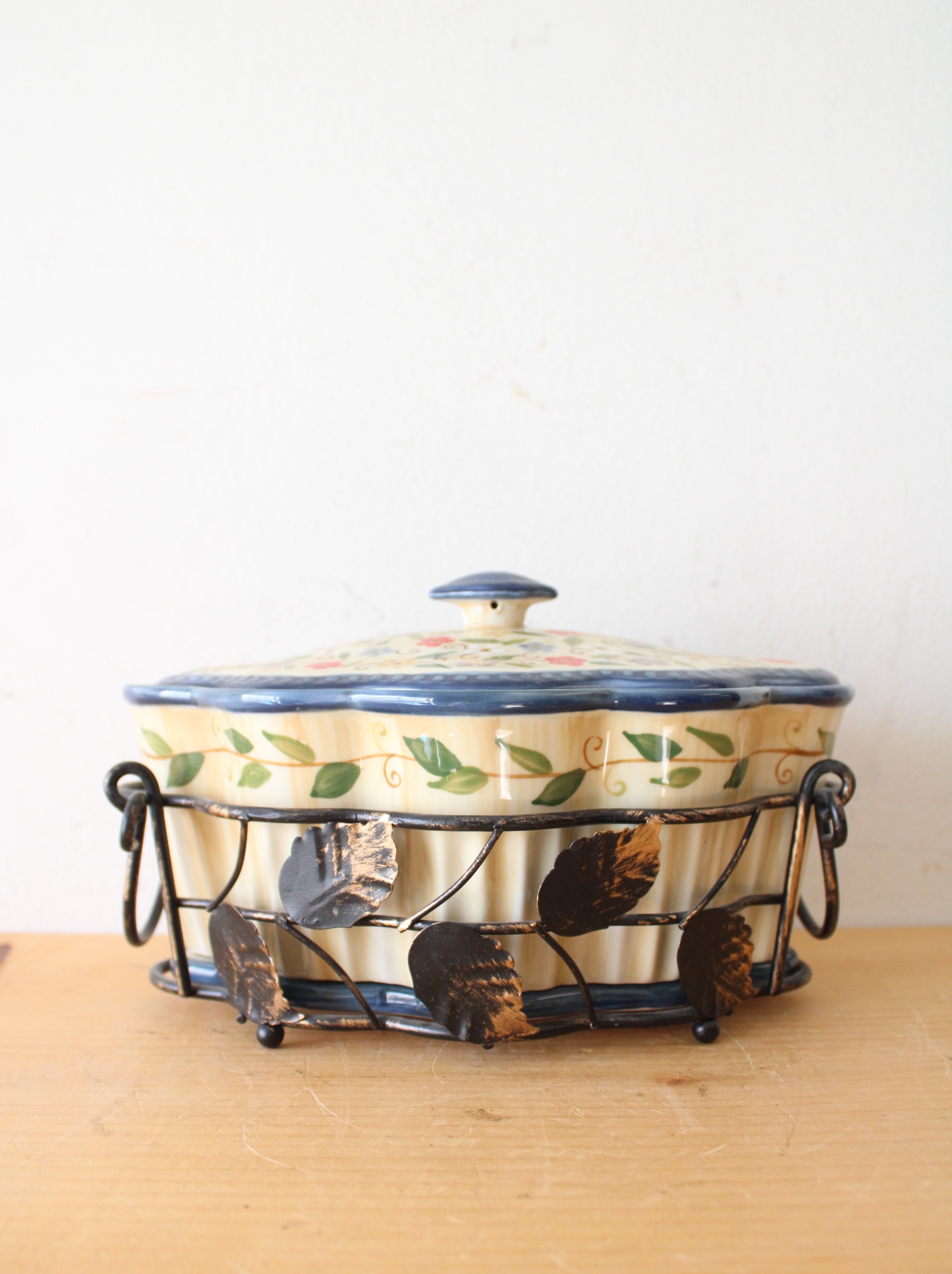 Tempations Blue Floral Ribbed Scalloped Edge Casserole Dish & Carrier