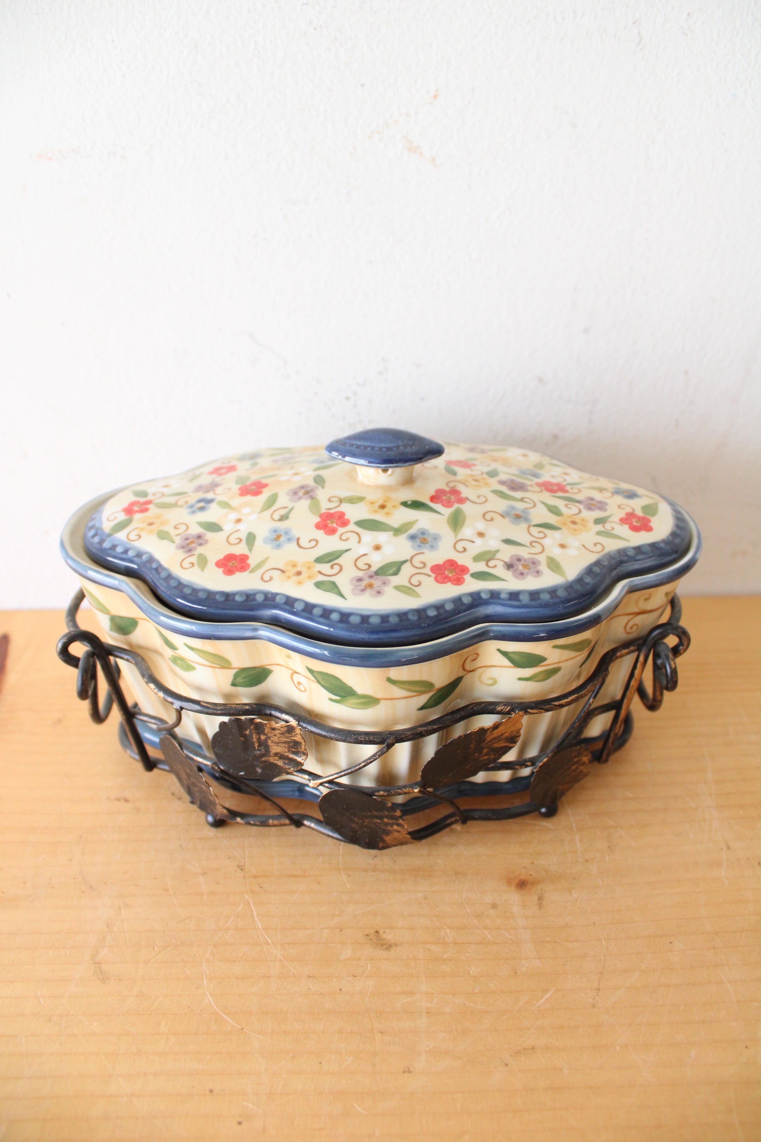 Tempations Blue Floral Ribbed Scalloped Edge Casserole Dish & Carrier