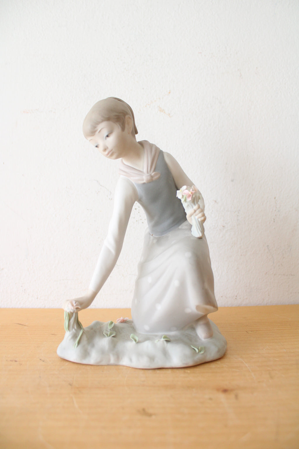 Lladro Girl Picking Flowers Porcelain Figurine