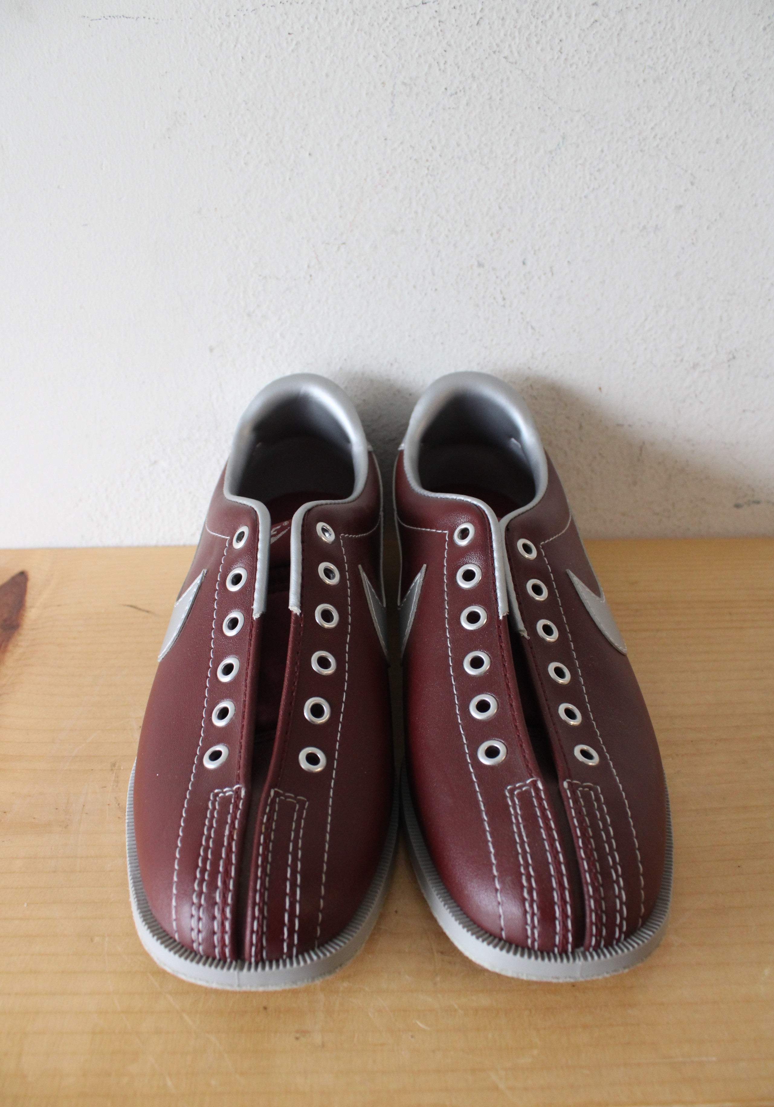 Vintage 1980s Nike Maroon Bowling Shoes | Size 7.5