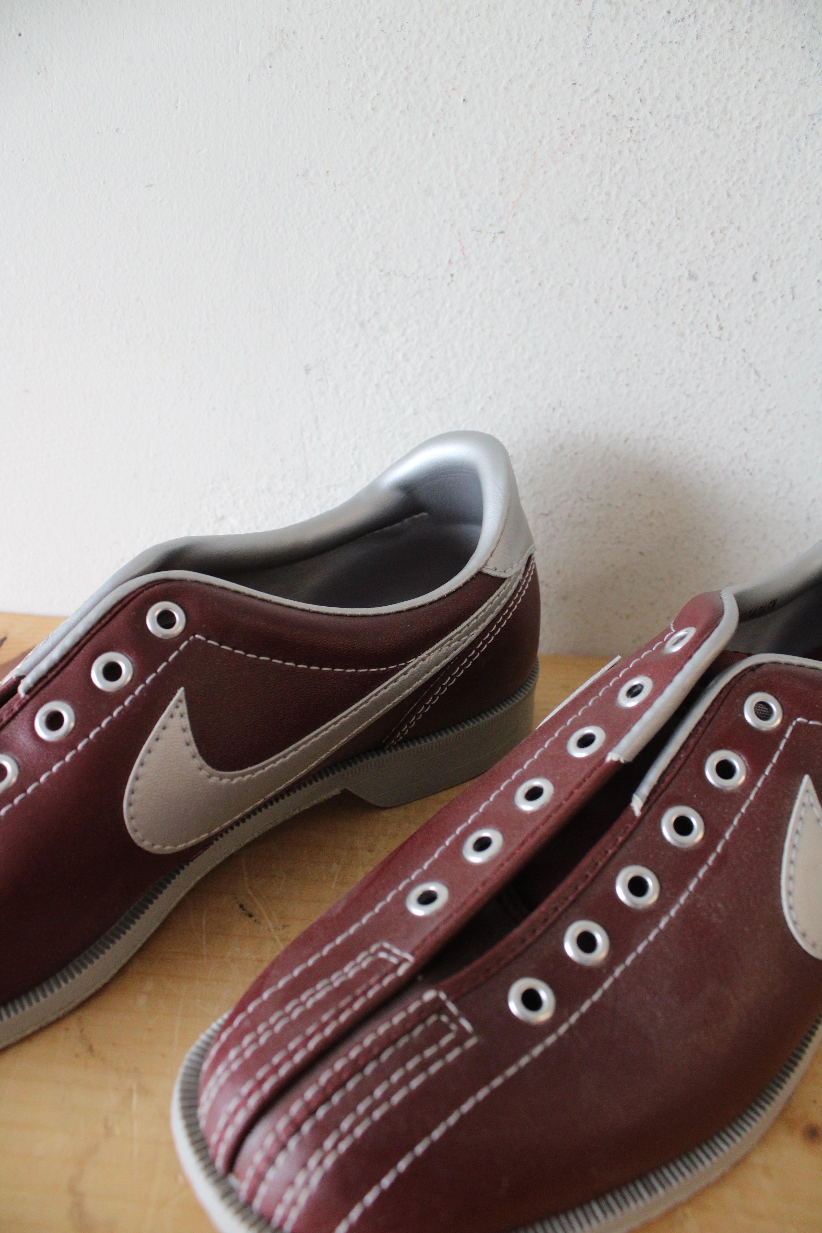 Vintage 1980s Nike Maroon Bowling Shoes | Size 7.5