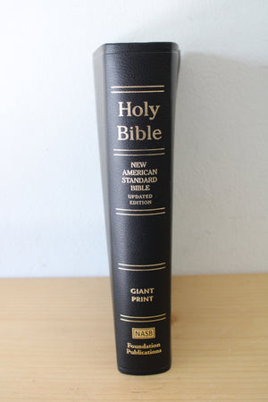 Holy Bible New American Standard Bible Updated Edition Giant Print