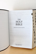 Holy Bible New American Standard Bible Updated Edition Giant Print