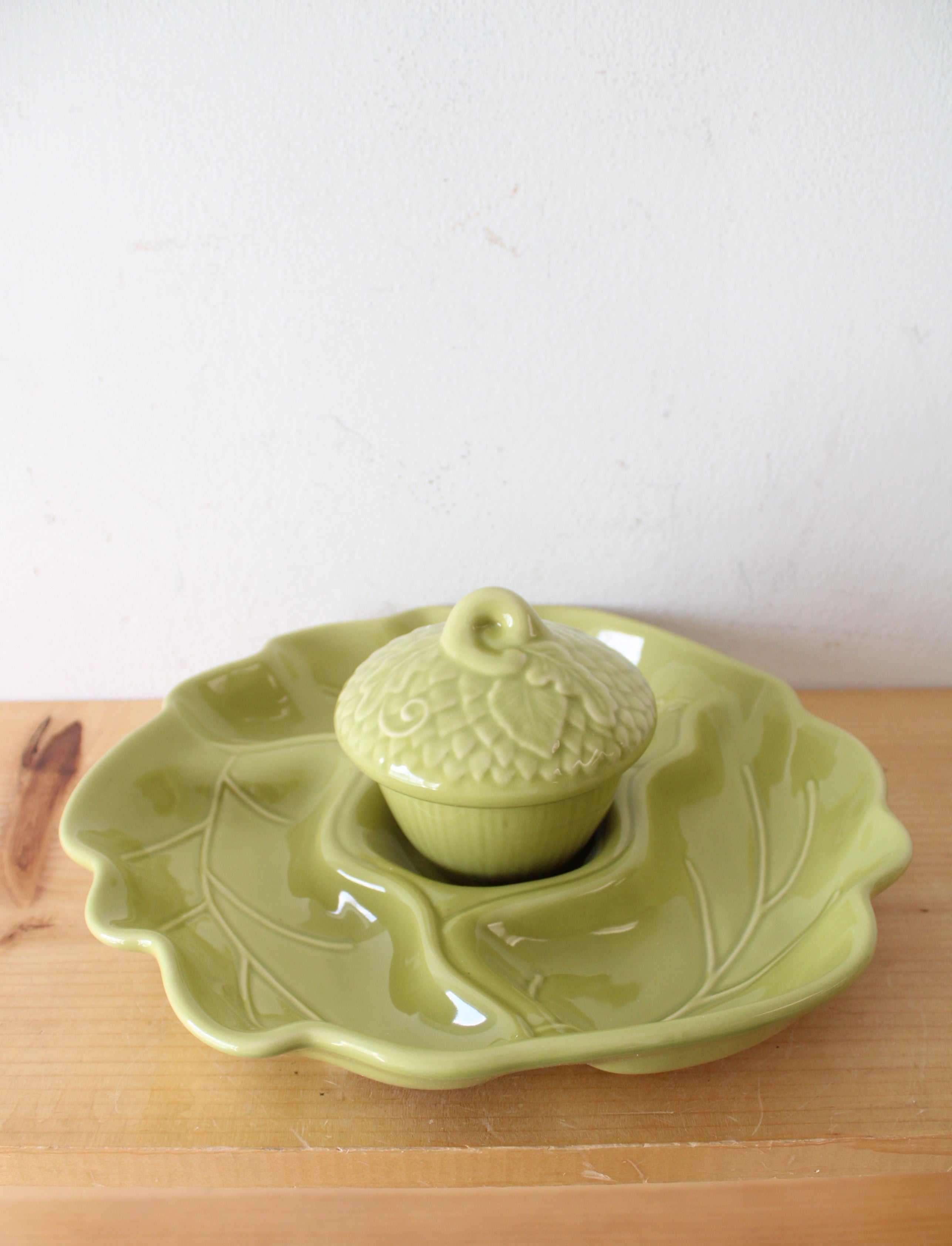 Pfaltzgraff Green Leaf & Acorn Chip & Dip Tray
