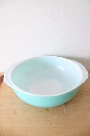 Pyrex #024 2 Quart Turquoise Covered Dish