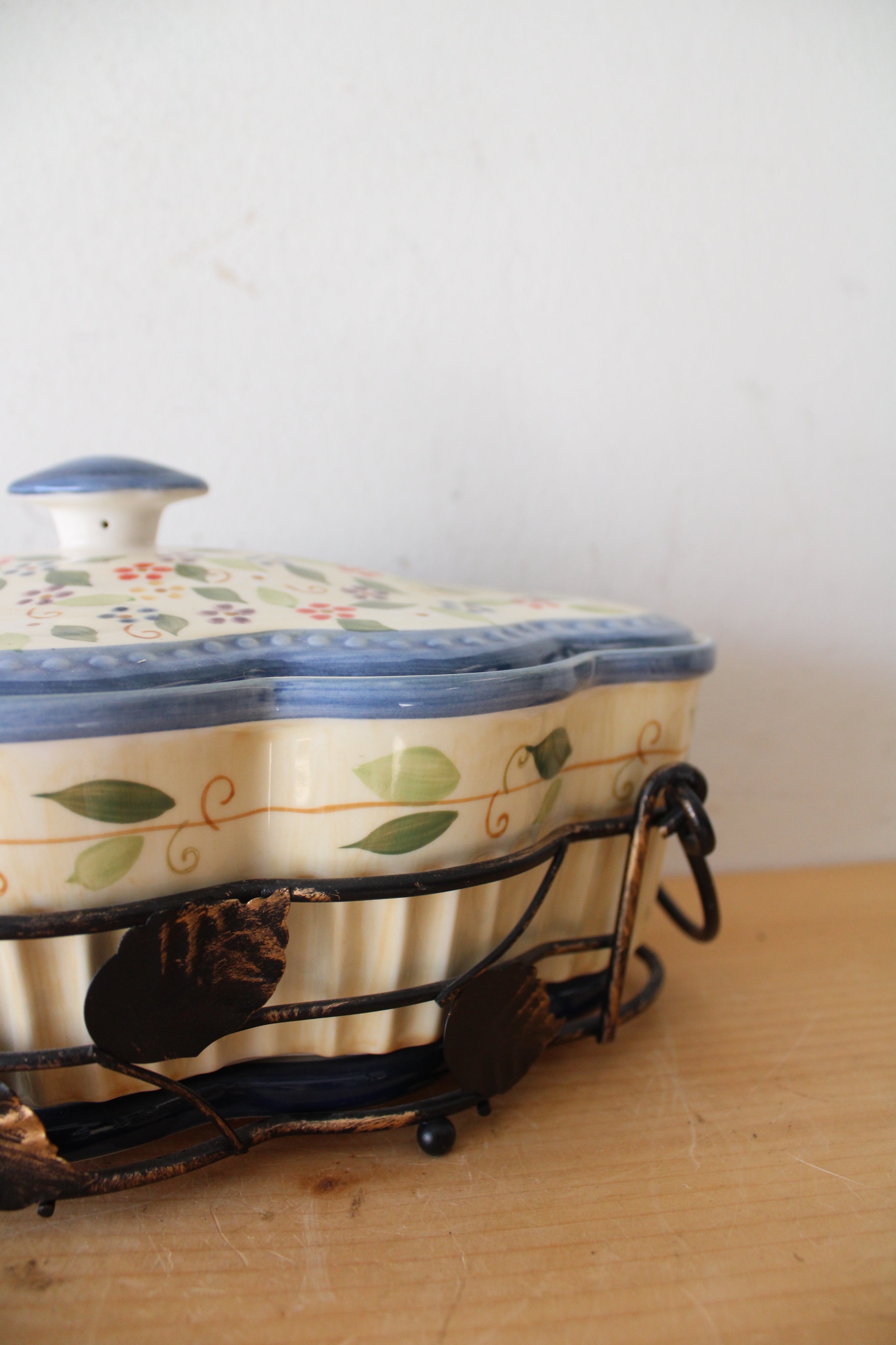 Temptations Blue Floral Ribbed Scalloped Edge Casserole Dish & Carrier