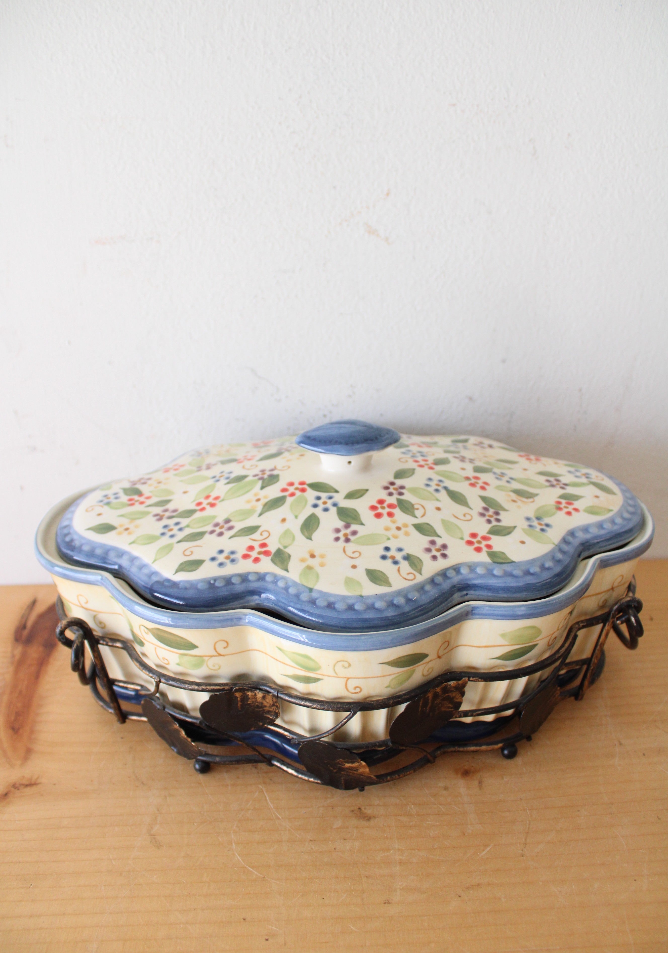 Temptations Blue Floral Ribbed Scalloped Edge Casserole Dish & Carrier