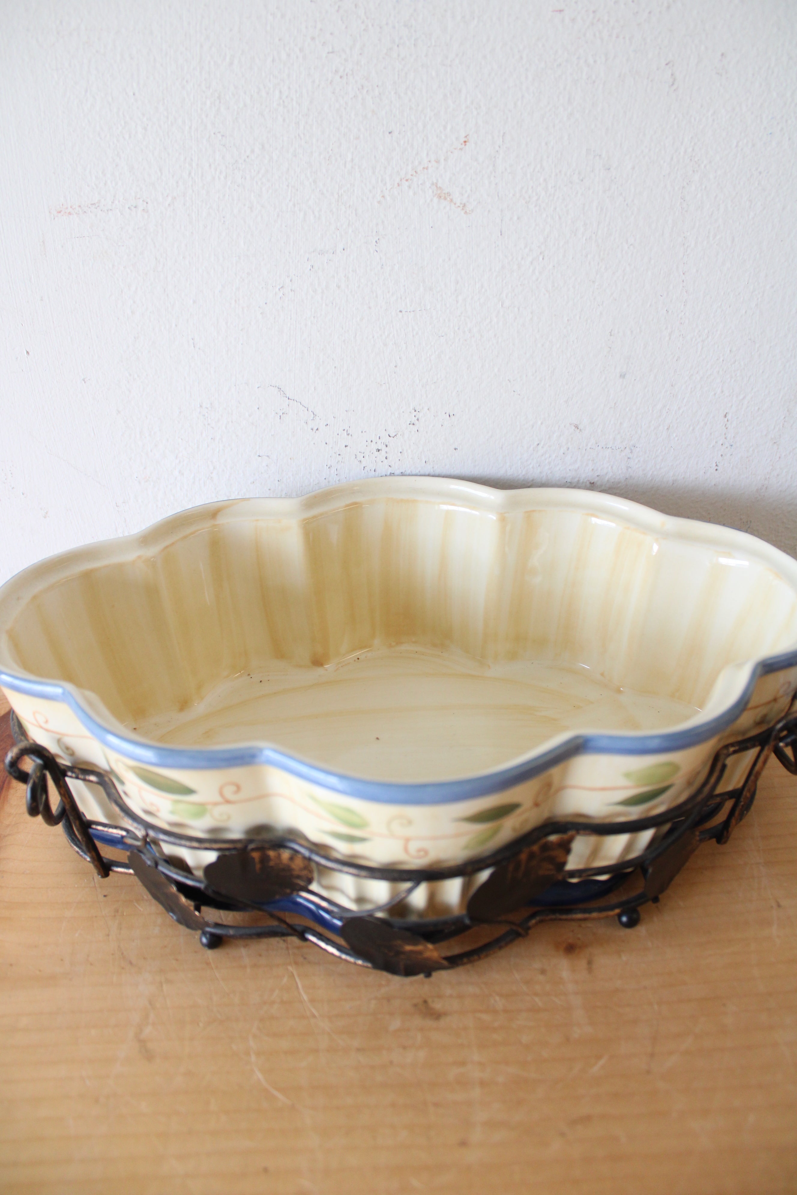 Temptations Blue Floral Ribbed Scalloped Edge Casserole Dish & Carrier
