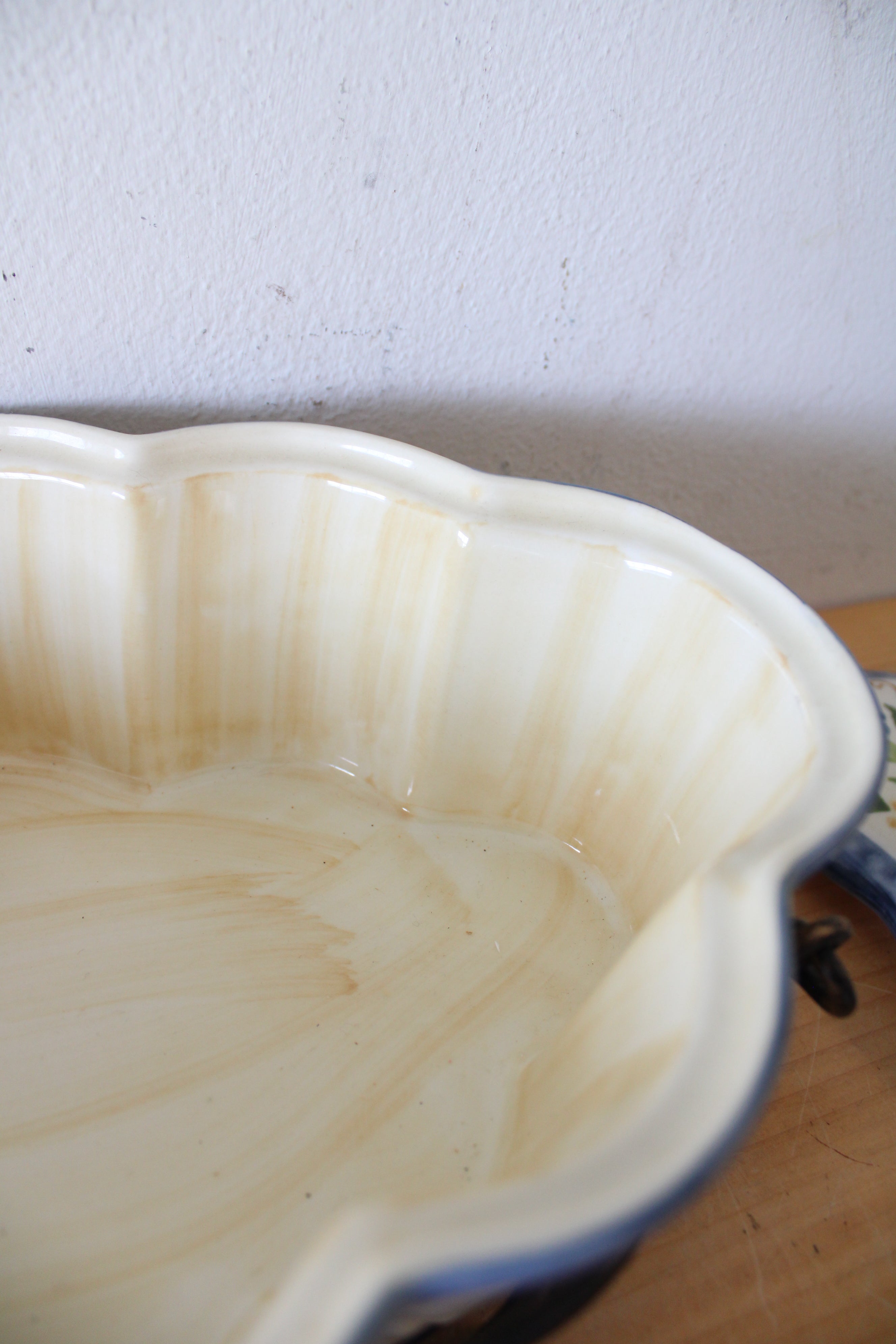 Temptations Blue Floral Ribbed Scalloped Edge Casserole Dish & Carrier