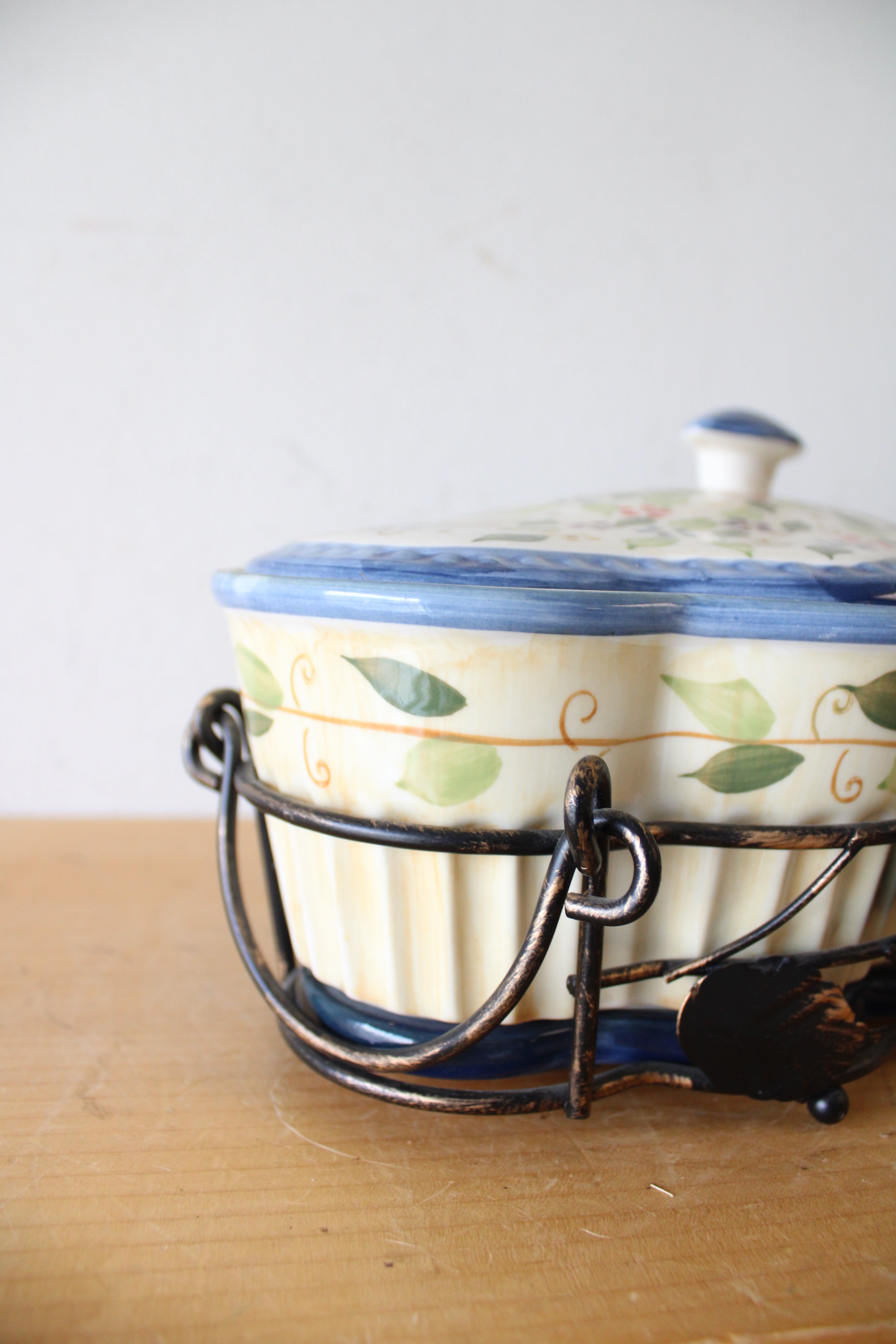 Temptations Blue Floral Ribbed Scalloped Edge Casserole Dish & Carrier
