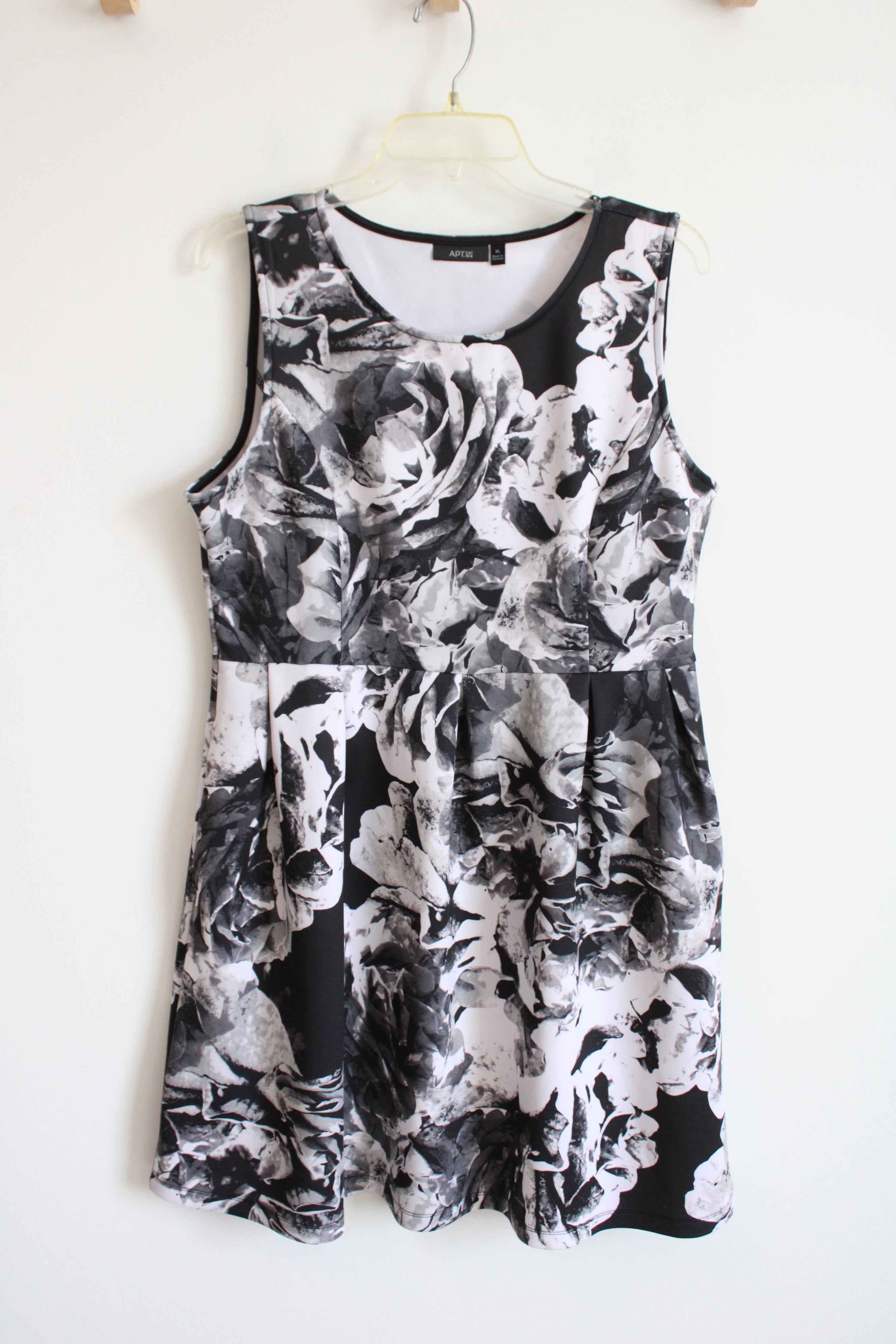 APT. 9 Black White Gray Floral Dress