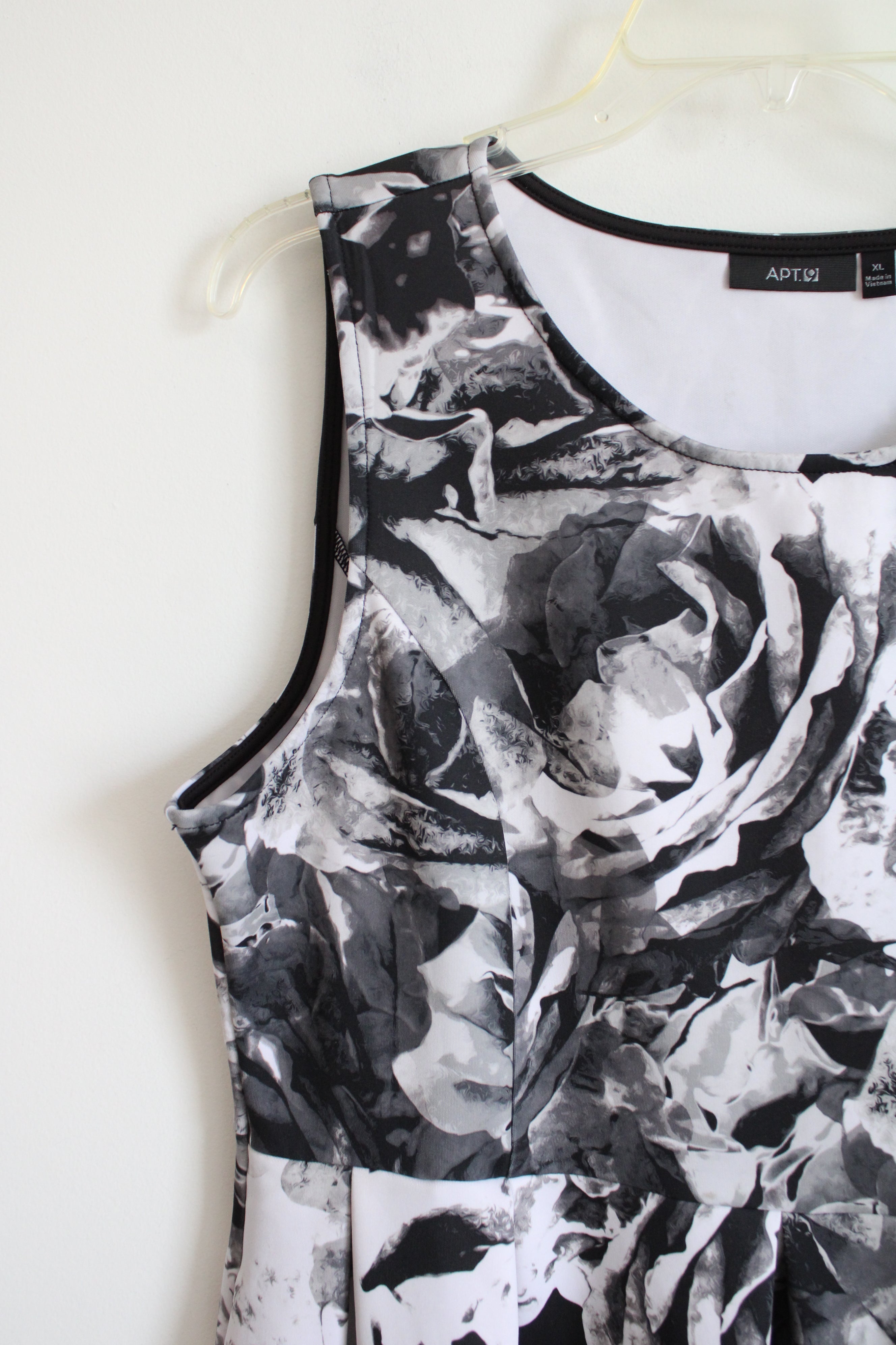 APT. 9 Black White Gray Floral Dress