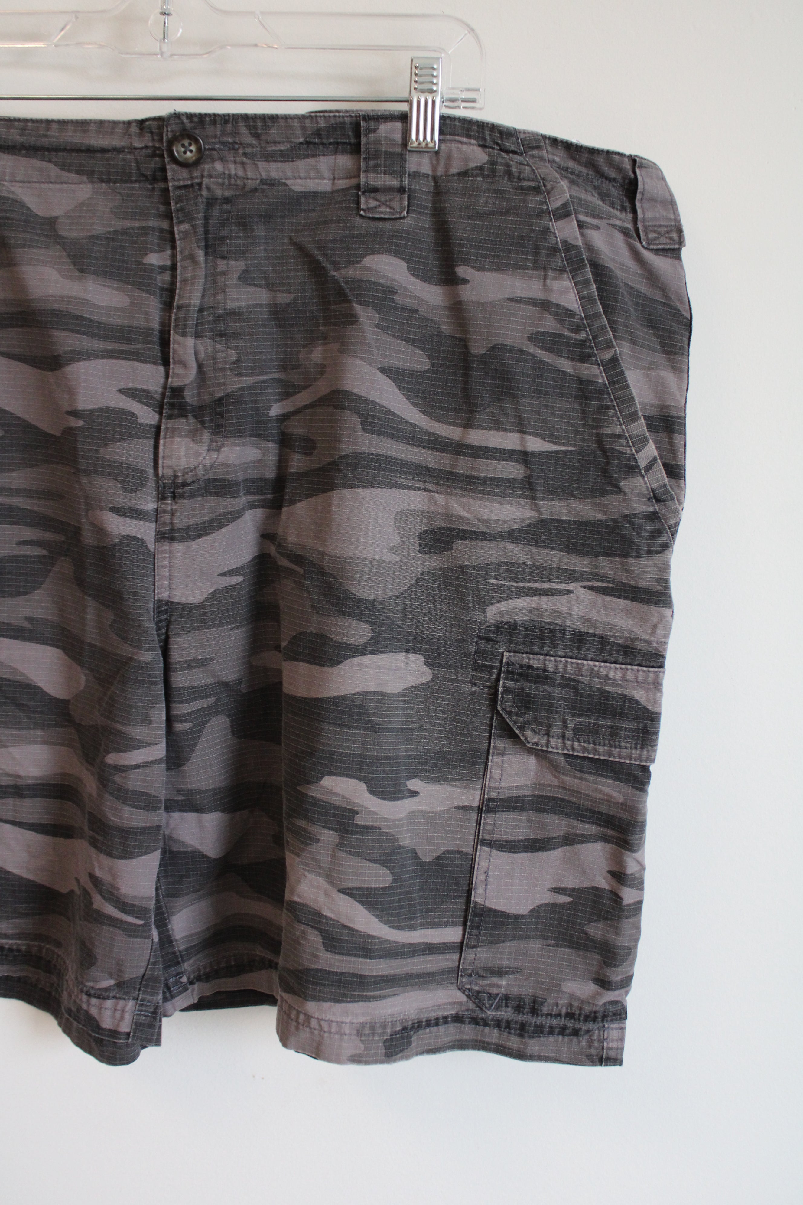 Cabela's Gray Camo Cargo Shorts | 44