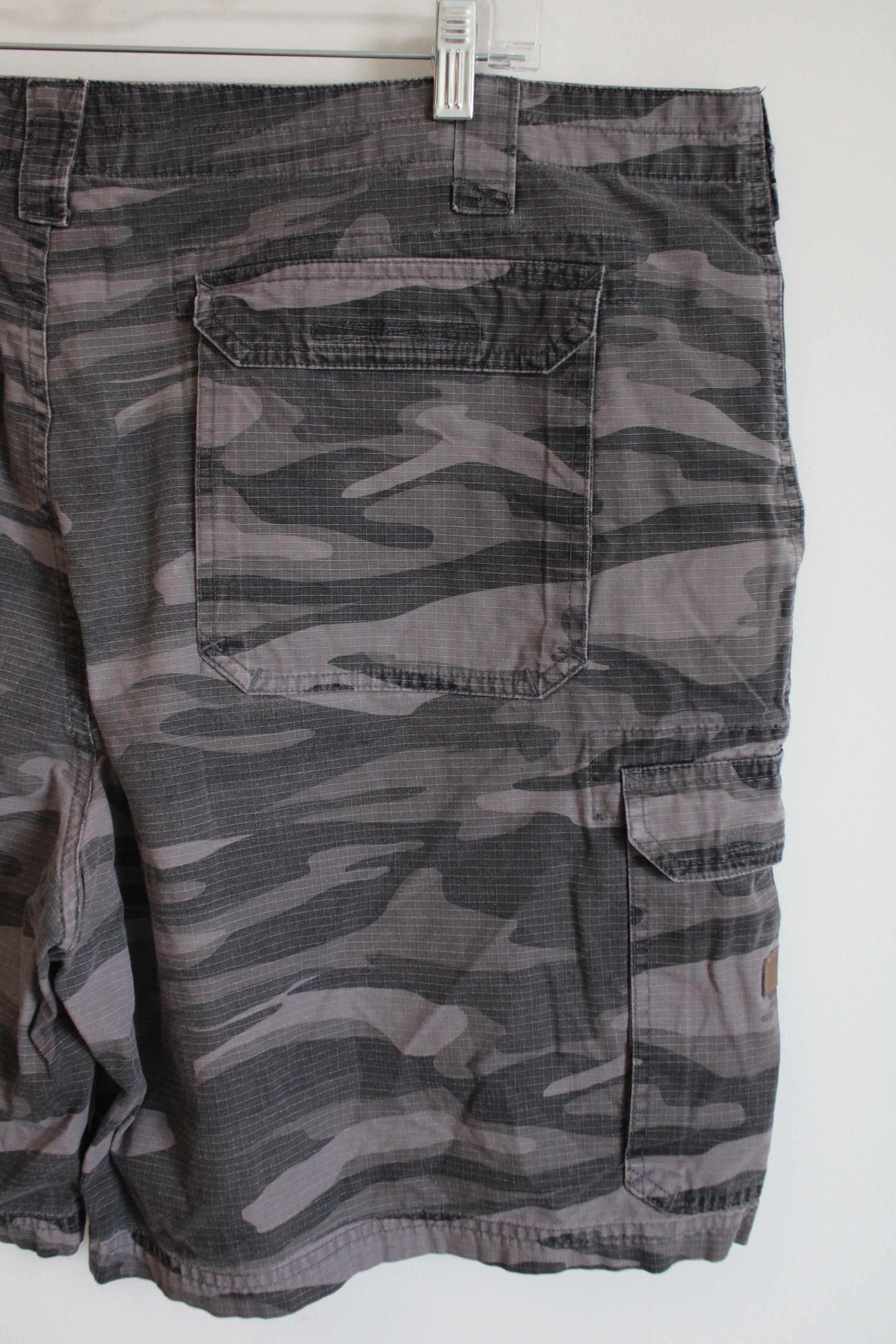 Cabela's Gray Camo Cargo Shorts | 44