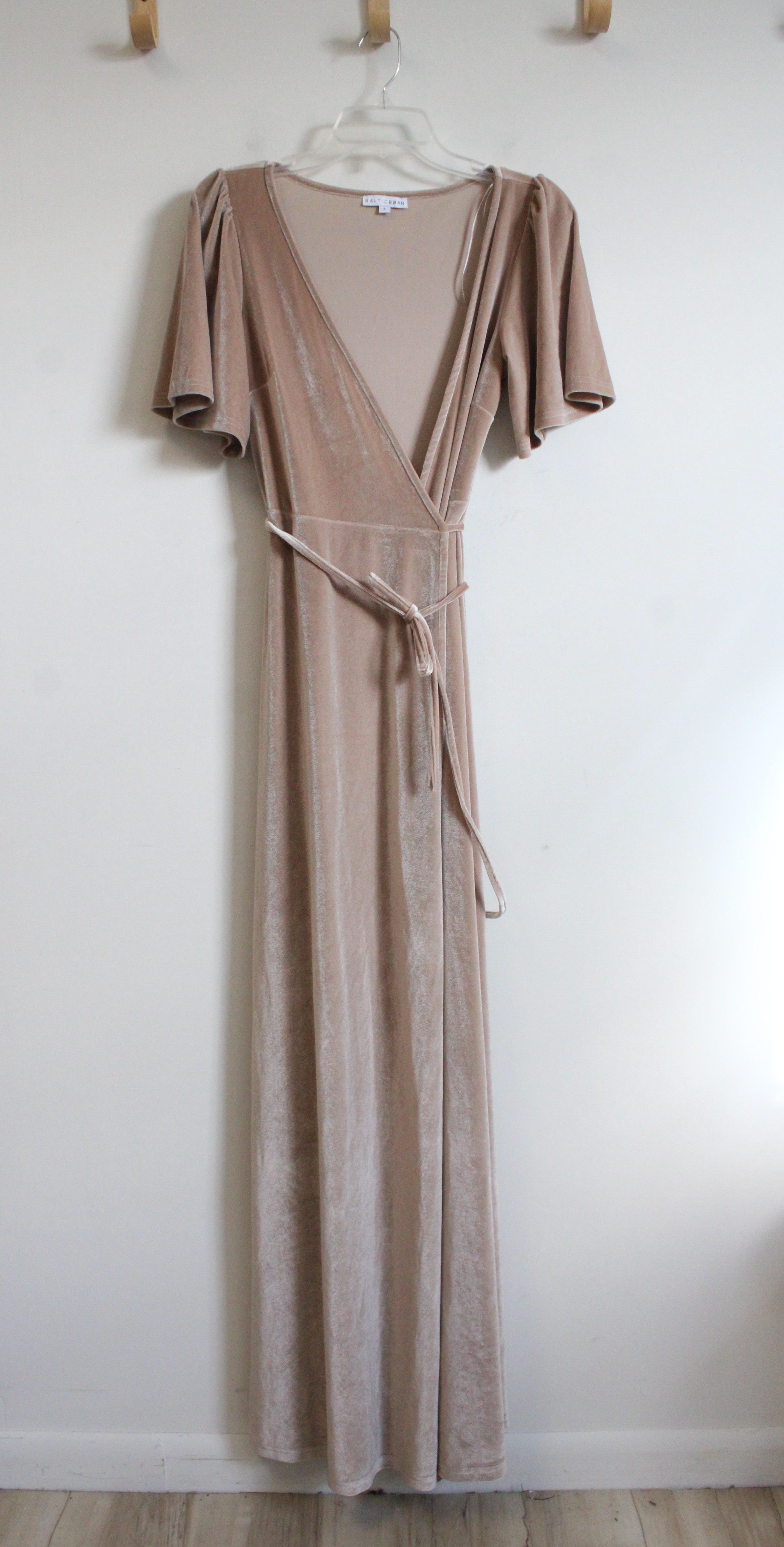 velvet beige dress Baltic Born Meghan Wrap Maxi sapphire blue gala dress Military Usmc Dress Blues SIZE:LARGE This garment fits true