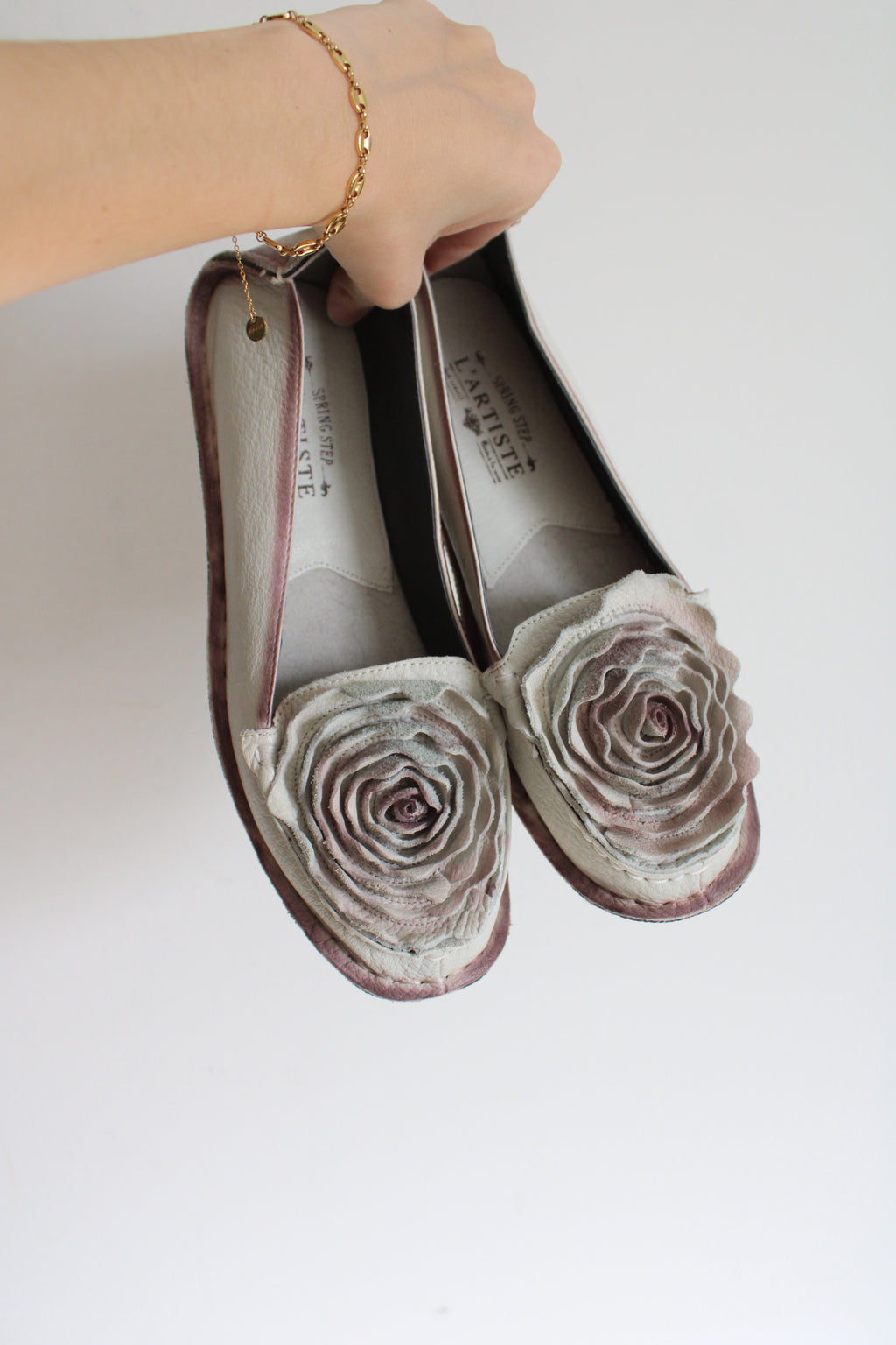 L'artiste Spring Step Women's DEZI Slip-On Shoes Off-White Purple Rosette Leather Flats | Size 41