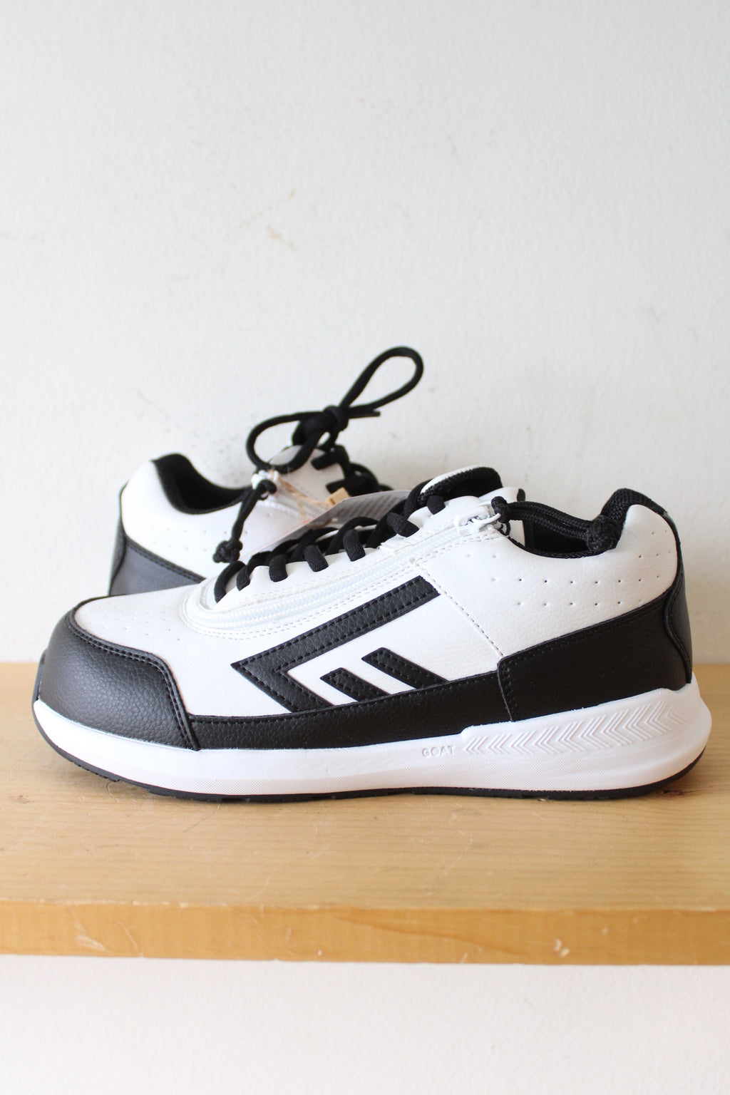 NEW BILLY Basics Goat Hoop Black White Sneakers | Size 6
