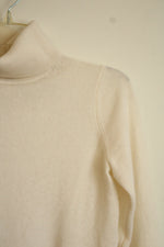 Neiman Marcus The Cashmere Collection Cream Turtleneck Sweater | S