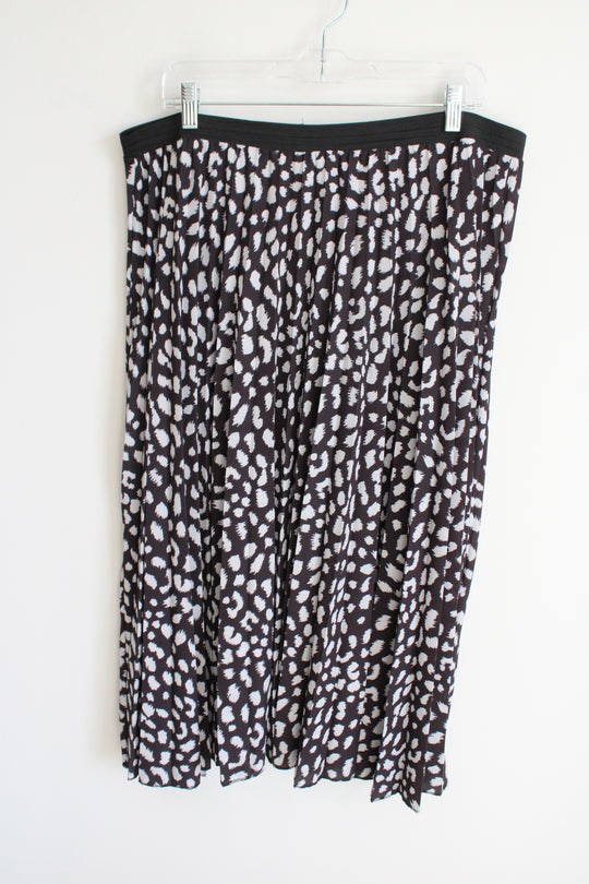 Boohoo Black White Cheetah Print Pleated Skirt | 24