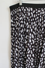 Boohoo Black White Cheetah Print Pleated Skirt | 24