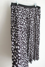 Boohoo Black White Cheetah Print Pleated Skirt | 24
