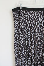 Boohoo Black White Cheetah Print Pleated Skirt | 24