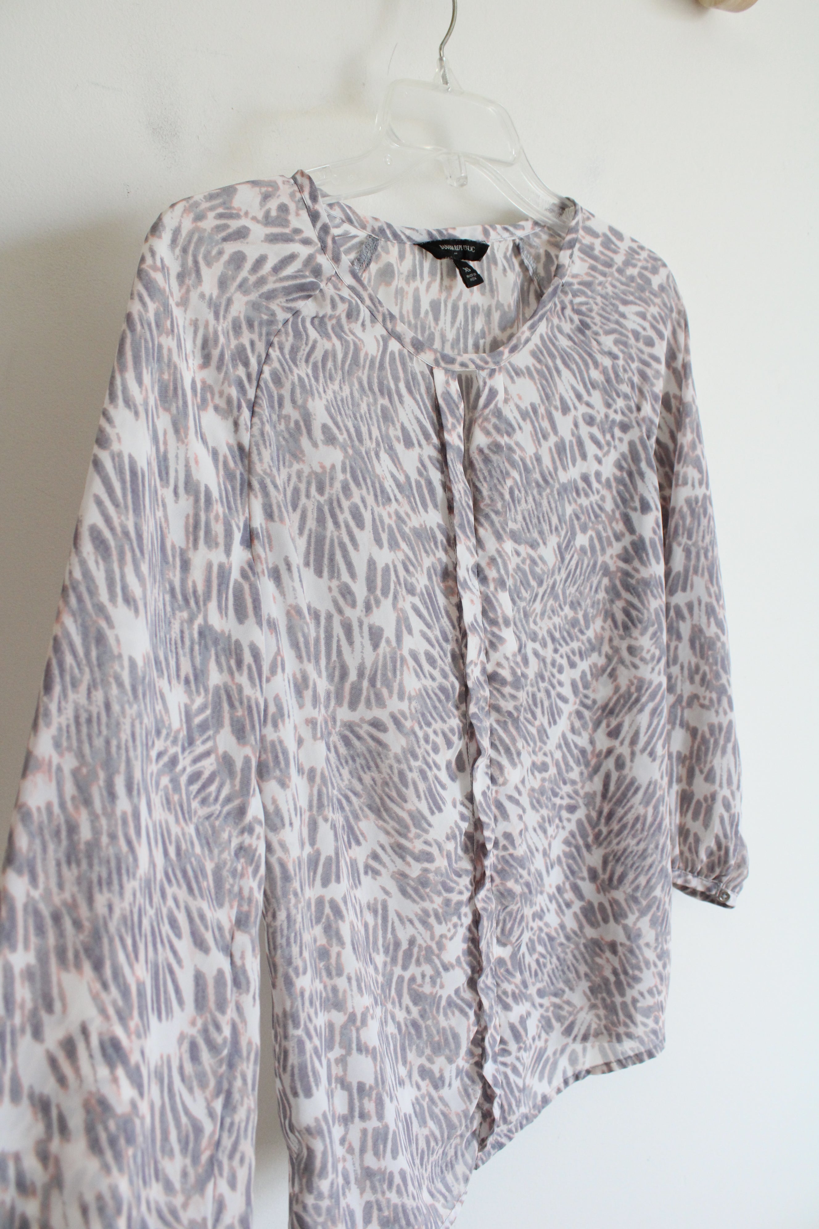 Banana Republic Gray Patterned Ruffled Top | XS