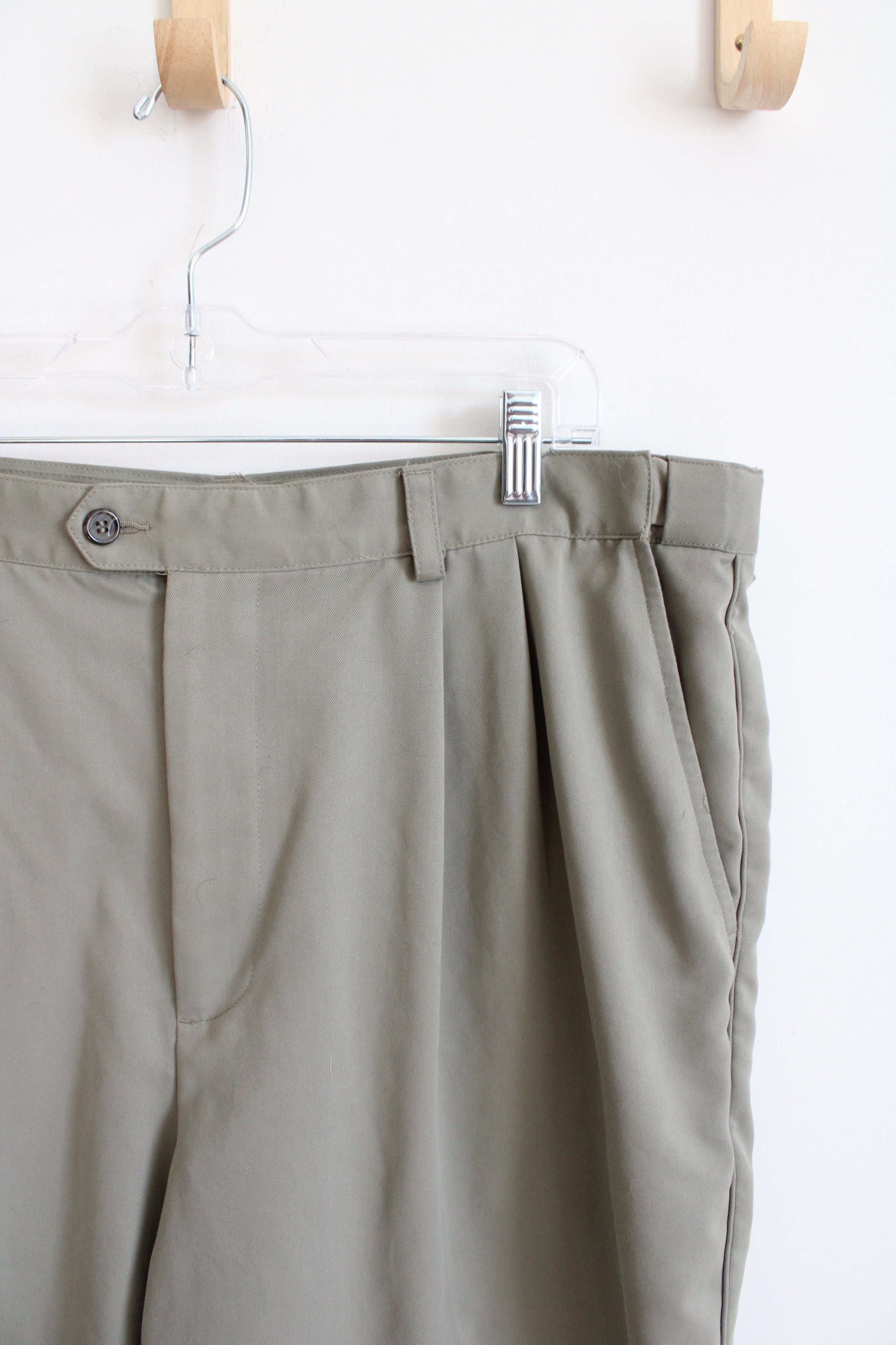 Izod Golf Tan Shorts | 40