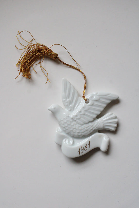 Avon 1981 Christmas Remembrance Ceramic Dove Ornament