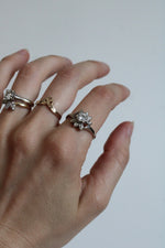 Flower 14K White Gold Vintage Clear Stone Ring | Size 8.5