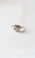 Flower 14K White Gold Vintage Clear Stone Ring | Size 8.5
