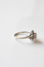 Flower 14K White Gold Vintage Clear Stone Ring | Size 8.5