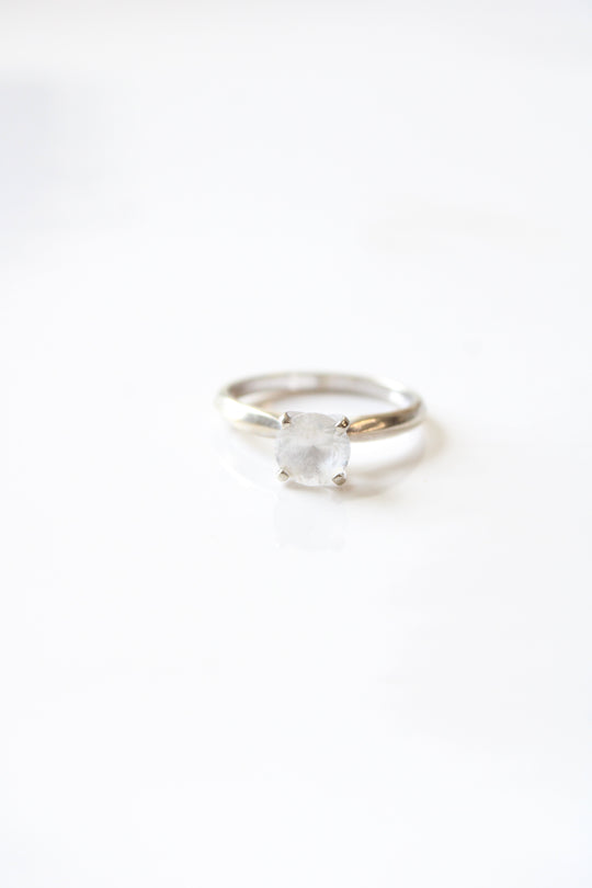 10K White Gold Clear Stone Solitaire Ring | Size 6