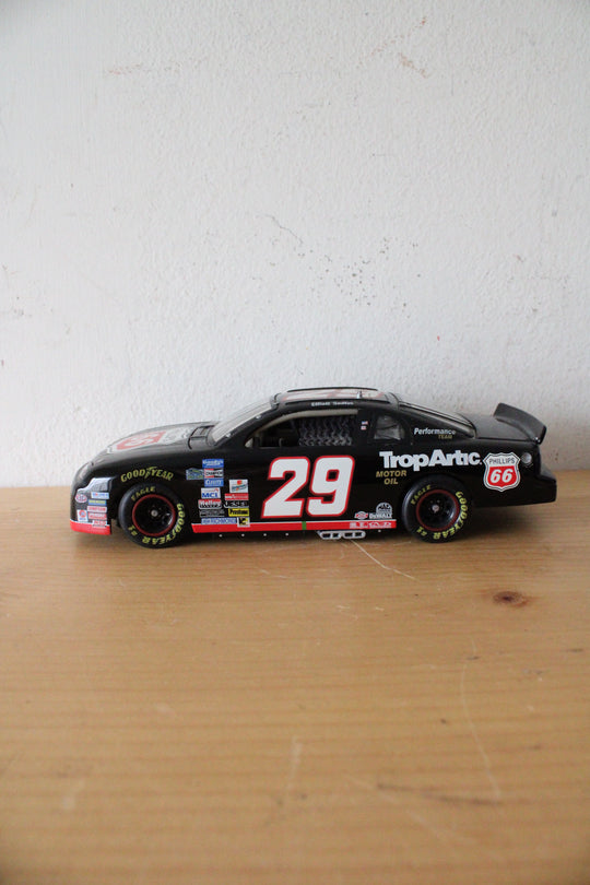 Elite Action 1997 Monte Carlo Elite Phillips 66 #29 Elliott Sadler Die-Cast Car