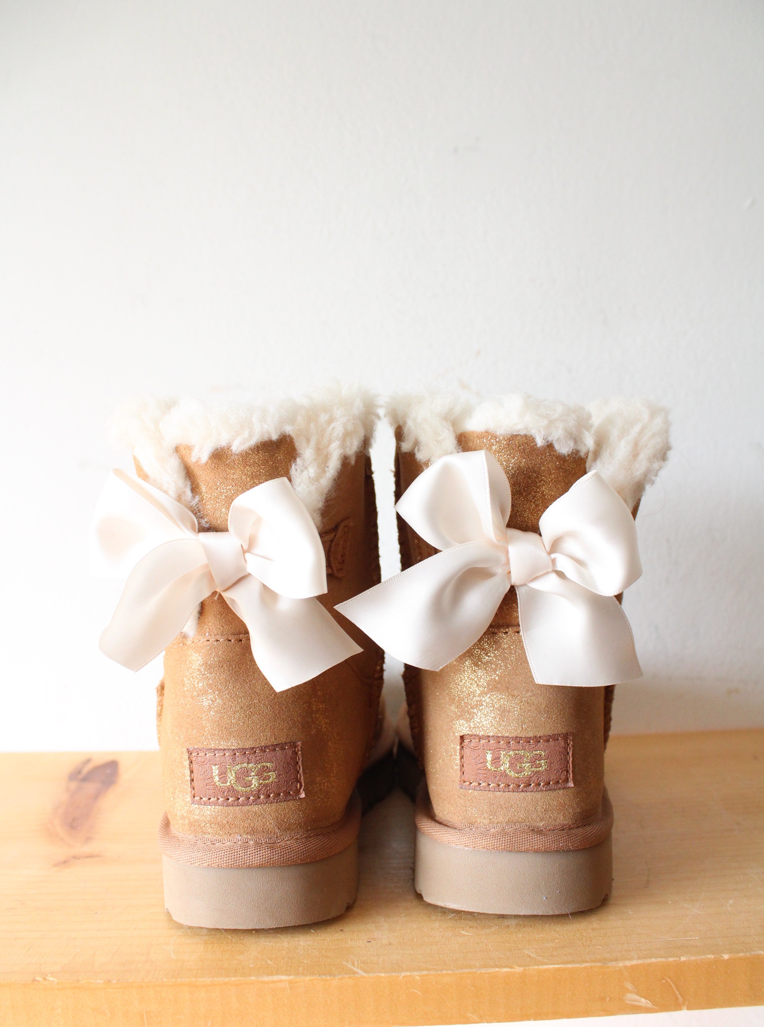 Ugg Mini Bailey Bow Gold Glitter Chestnut Boots | Size 6