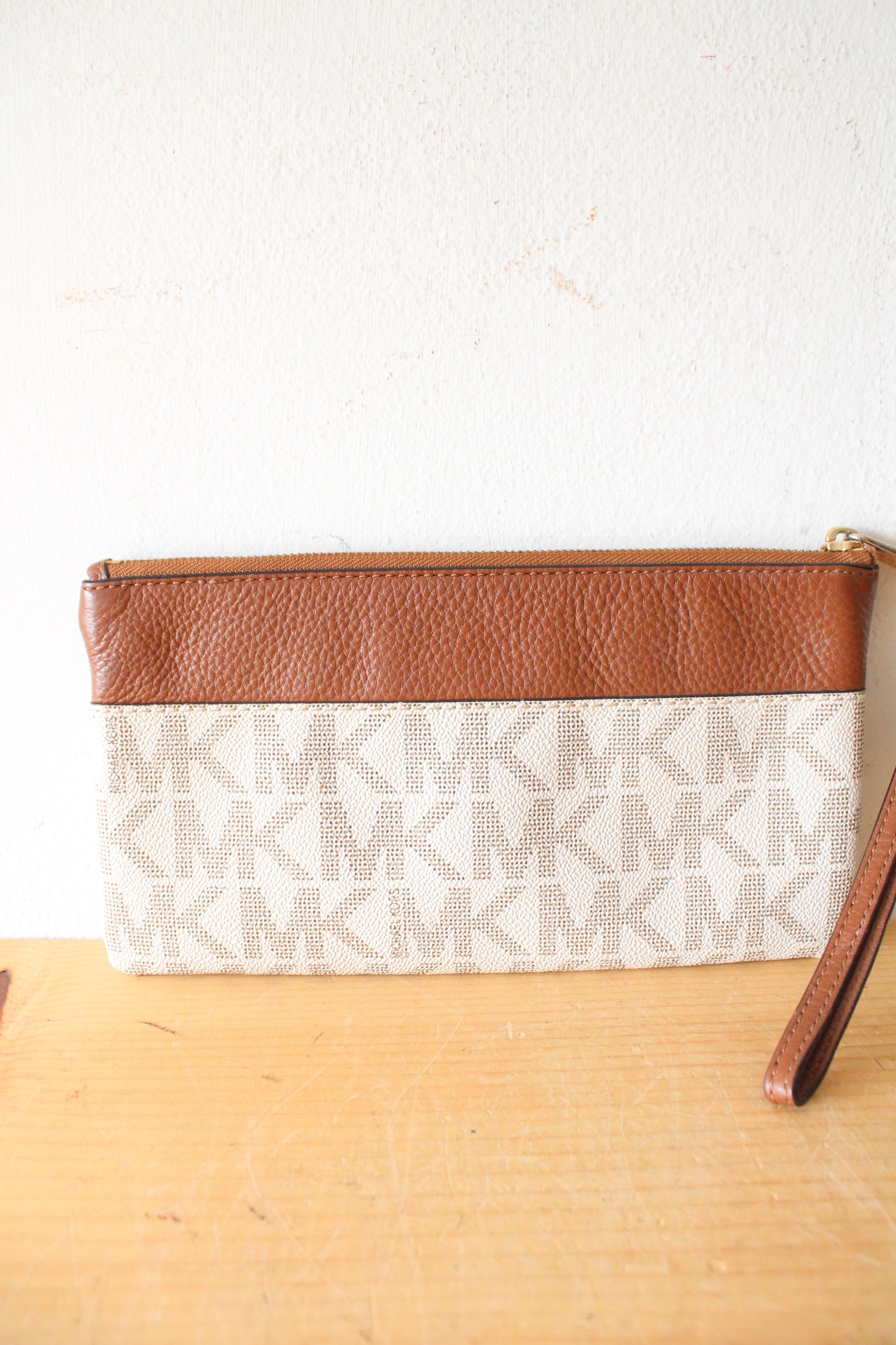 Michael Kors White & Brown Wristlet