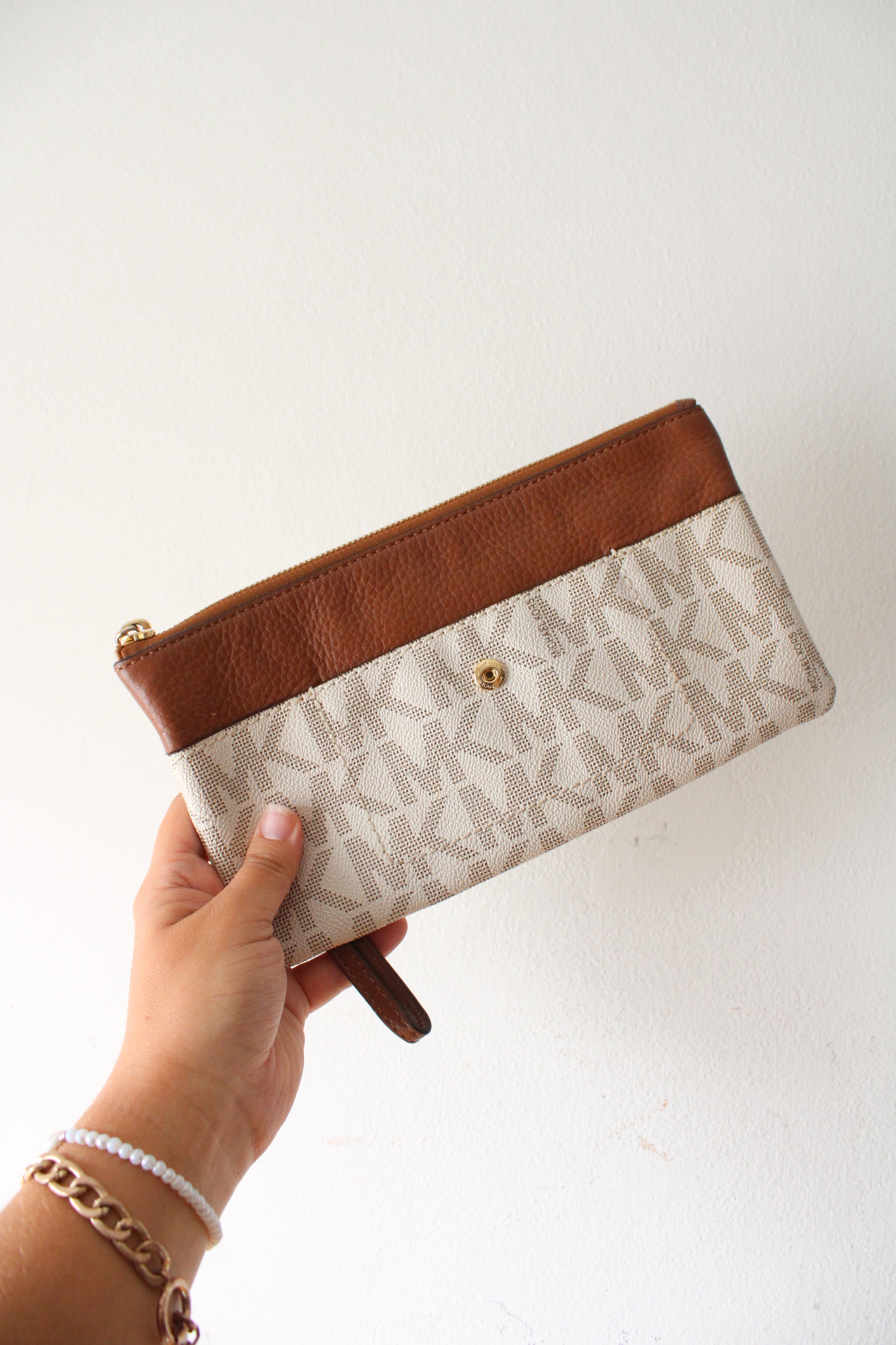 Michael Kors White & Brown Wristlet