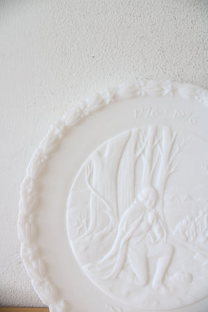 Fenton USA Bicentennial Project Of The General Federation Of Women's Clubs Colonial Milk Glass White "Life, Liberty And The Pursuit Of Happiness" Decorative Plate