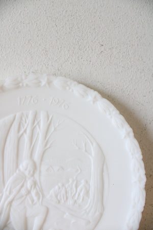 Fenton USA Bicentennial Project Of The General Federation Of Women's Clubs Colonial Milk Glass White "Life, Liberty And The Pursuit Of Happiness" Decorative Plate