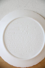 Fenton USA Bicentennial Project Of The General Federation Of Women's Clubs Colonial Milk Glass White "Life, Liberty And The Pursuit Of Happiness" Decorative Plate