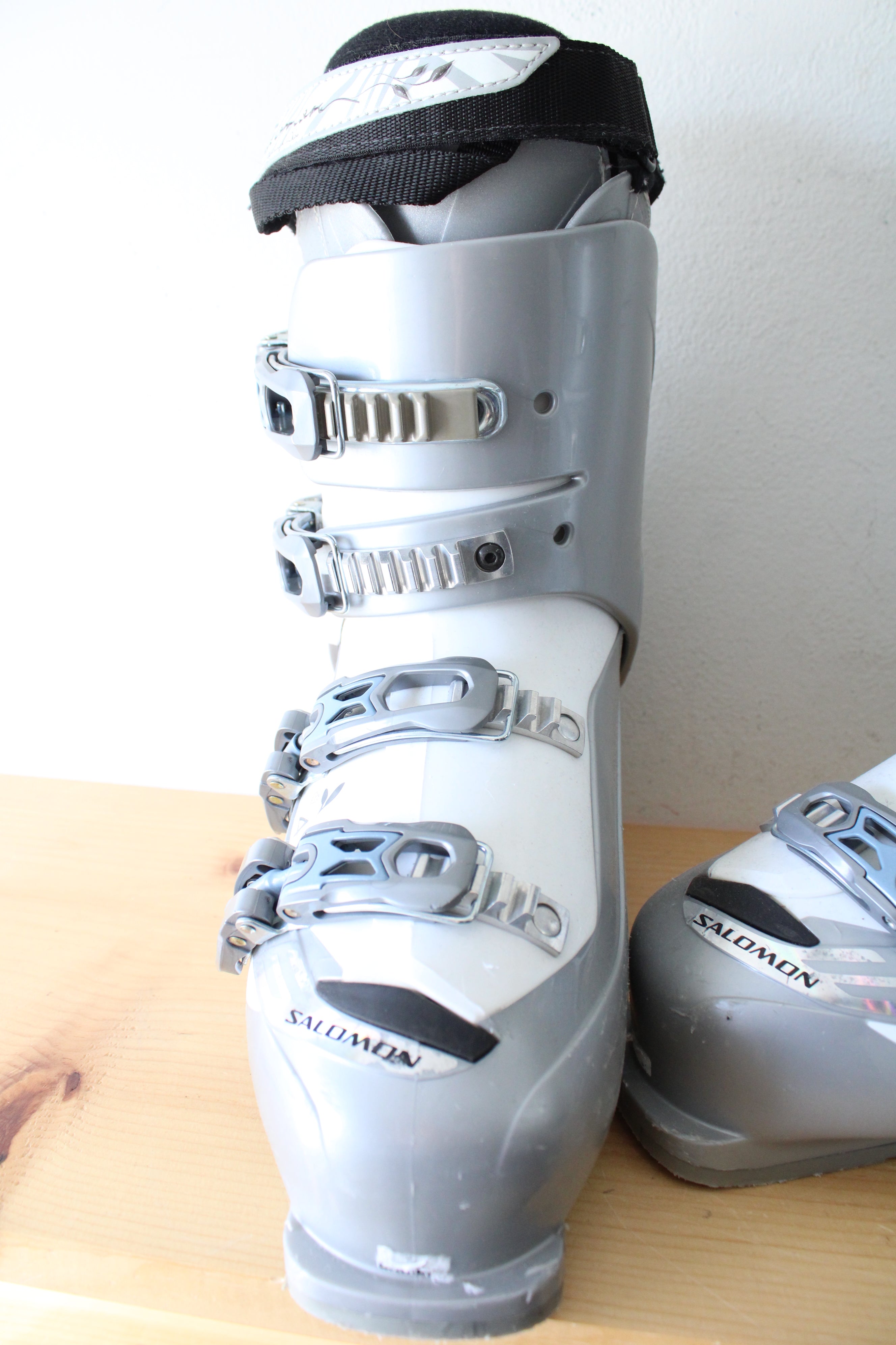 salomon divine 6 ski boots Salomon Divine 4 Ski Boots Size 26 (Women's 9, Men's 8) – Jubilee Thrift