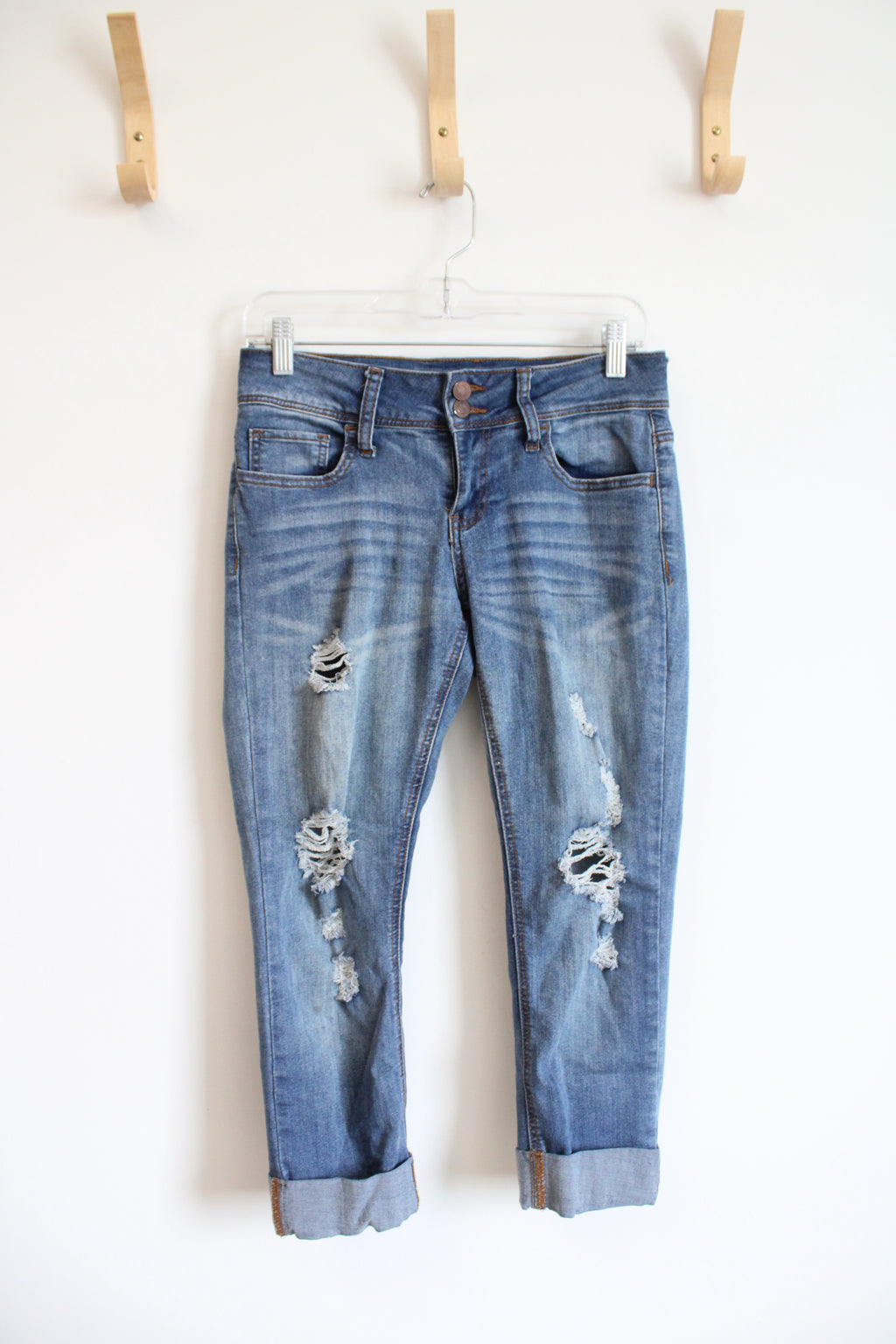 SO Distressed Cuffed Capri Jeans | 7