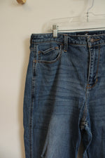 Hollister Ultra High-Rise Mom Jeans | 15R