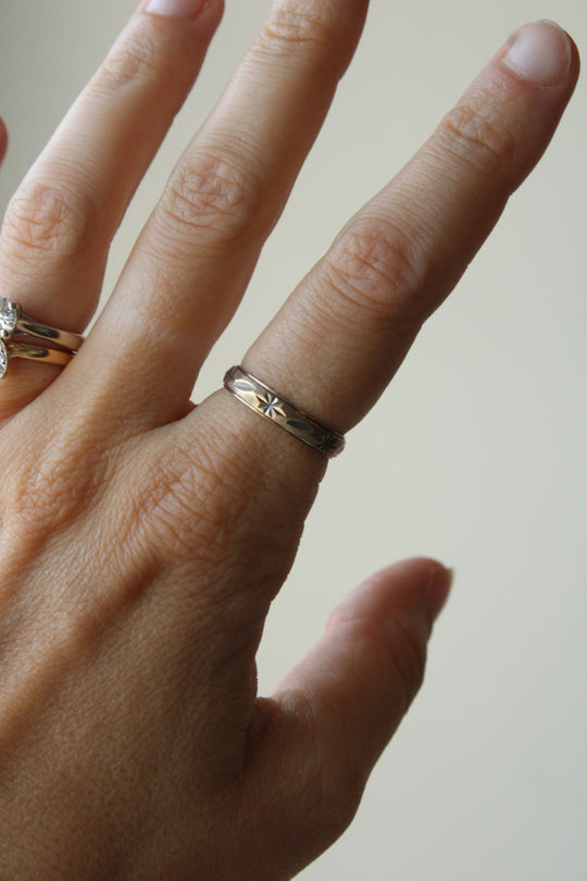 14K Yellow Gold Etched Band Ring | Size 7