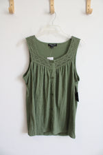 NWT Absolutely Famous Greet Sleeveless Top | M