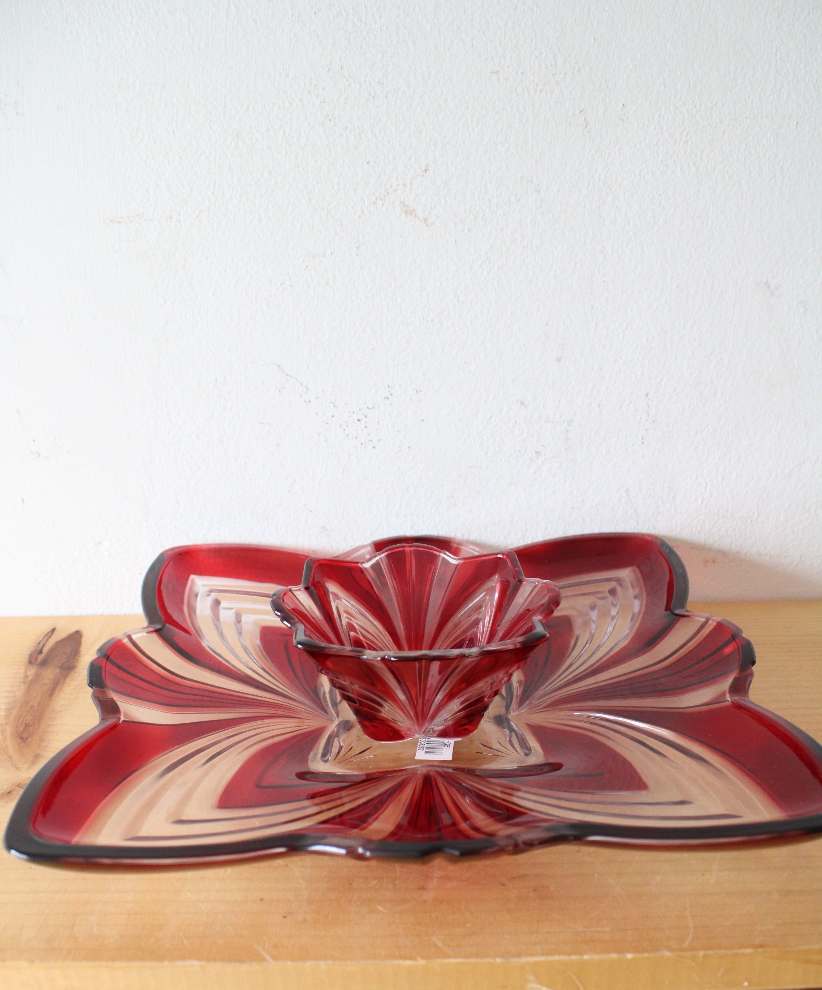 Fifth Avenue Crystal Aurora Red & White Chip & Dip Set