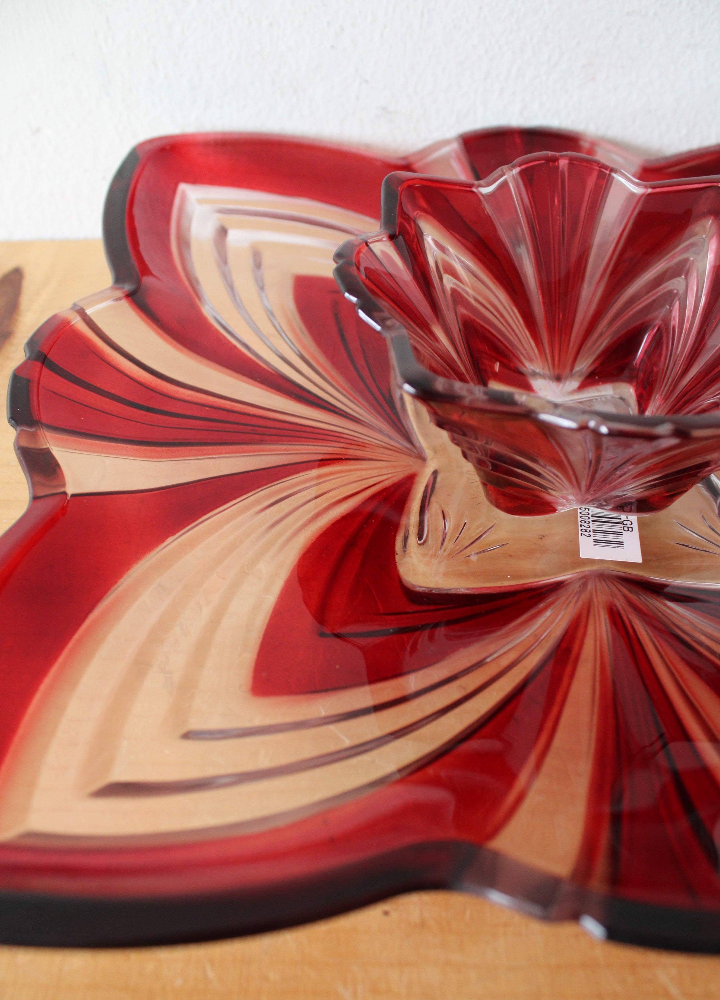 Fifth Avenue Crystal Aurora Red & White Chip & Dip Set