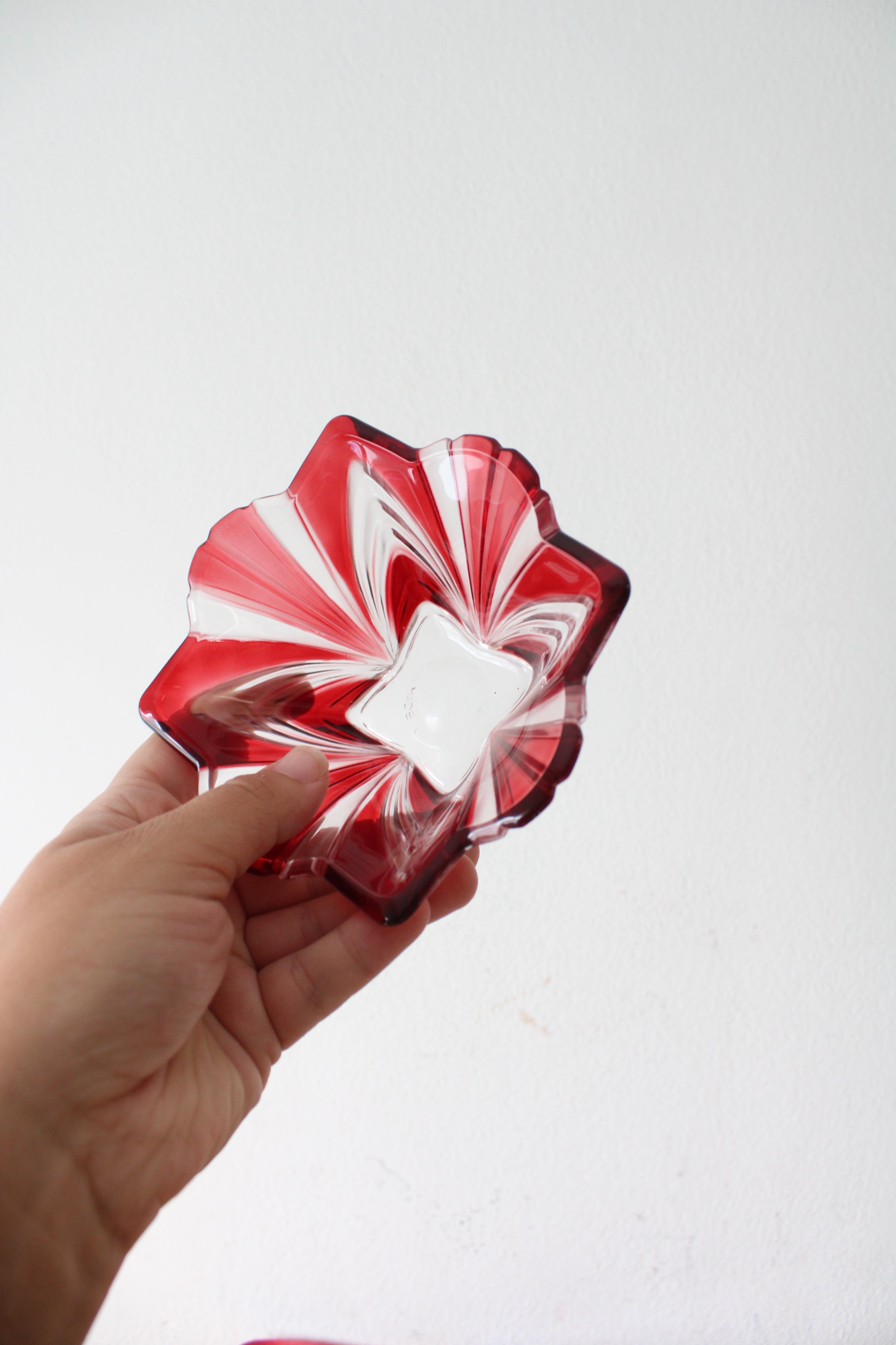 Fifth Avenue Crystal Aurora Red & White Chip & Dip Set