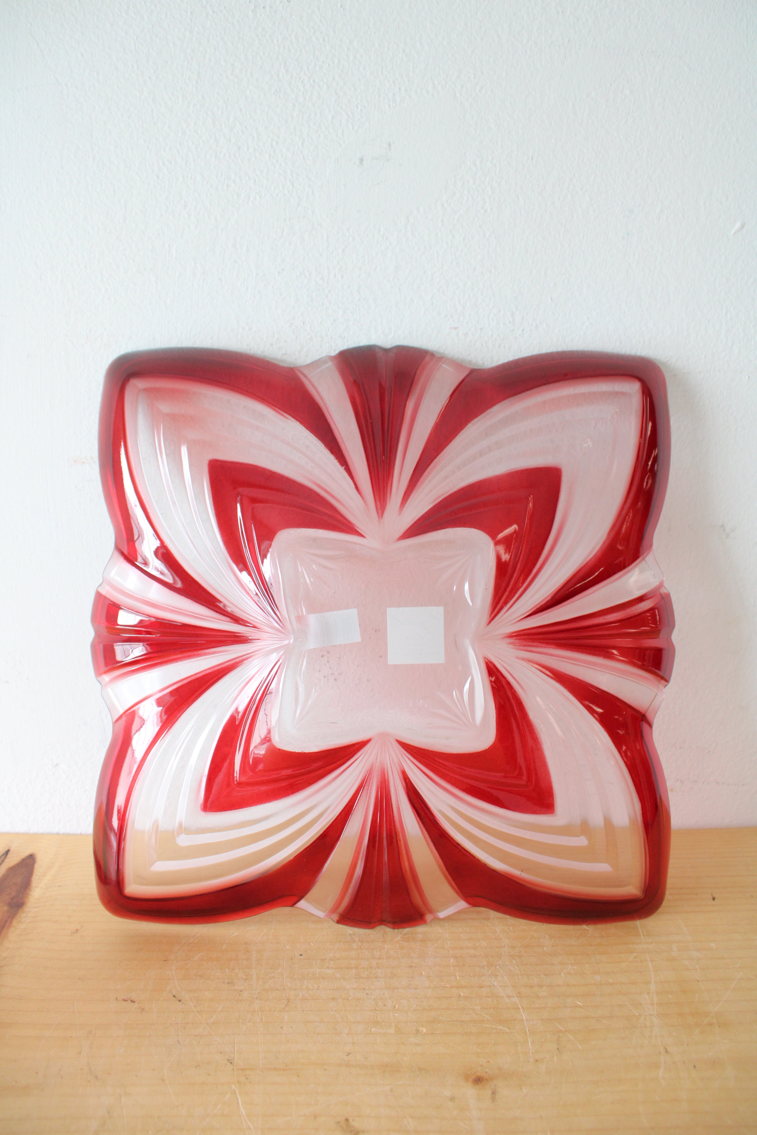 Fifth Avenue Crystal Aurora Red & White Chip & Dip Set