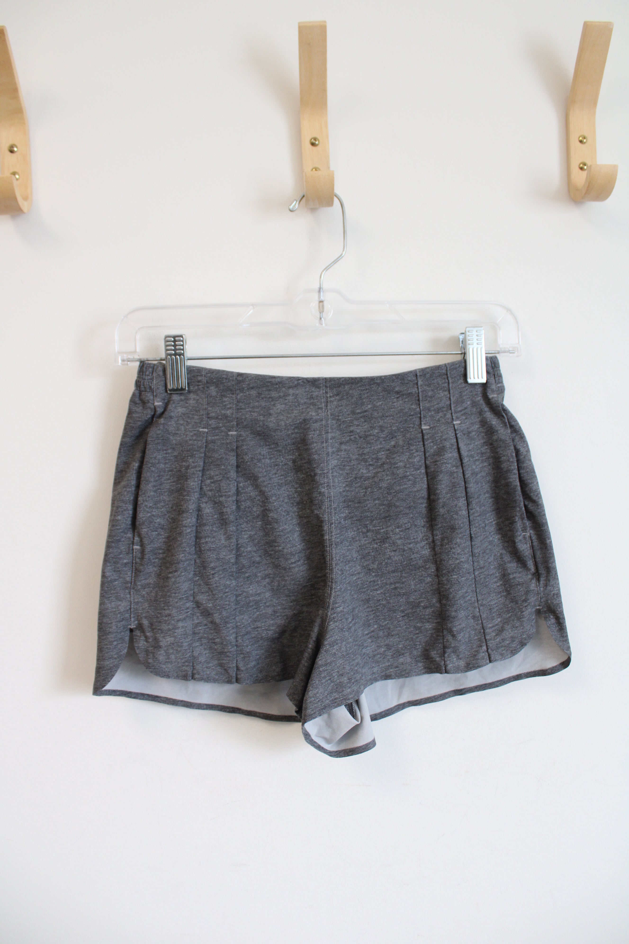 Lululemon Go Endeavor Pleated Gray Athletic Shorts | 4
